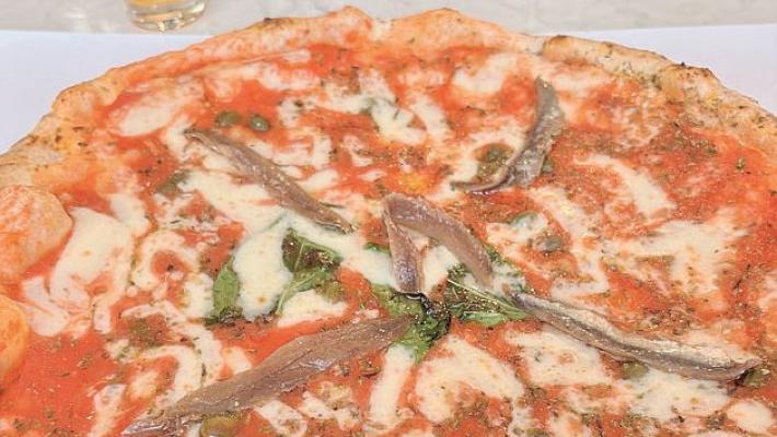 Antica pizzeria da Michele Parma  - Napoli nel cuore La «ruota di carro» arriva in città