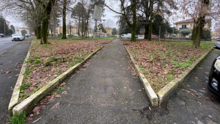 Tra percorsi sensoriali e tavoli da picnic: la piazza Sacco e Vanzetti si trasforma
