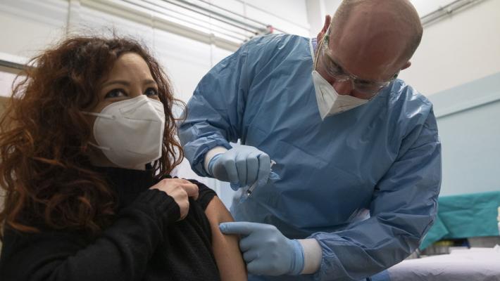 Si parte a pieno regime: al Maggiore 430 dosi al giorno