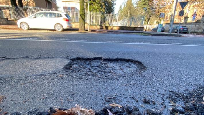 Dopo la pioggia &laquo;riemergono&raquo; le buche