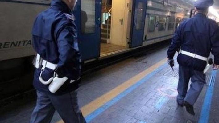 Picchiato e rapinato per un monopattino sul treno:  la Polfer trova e denuncia l'aggressore