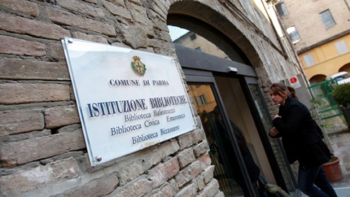 Biblioteche: &laquo;C'&egrave; il funerale, oggi si chiude alle 12.30&raquo;