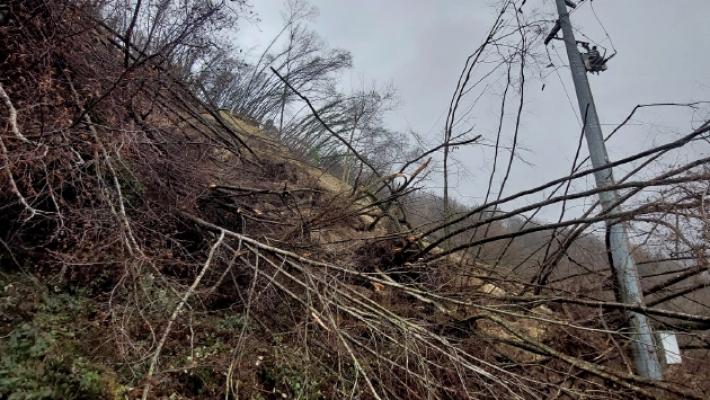 La frana di Ronzano si muove, interrotta la linea elettrica