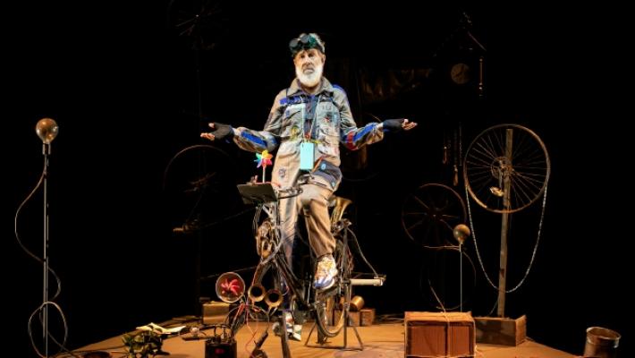 Alessandro Benvenuti in scena a Parma: &laquo;Sono un disadattato di successo&raquo;