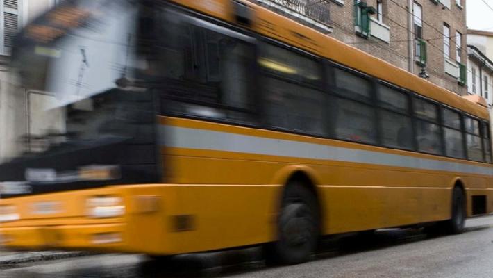Brutta caduta  per un 50enne sull'autobus in viale Mariotti