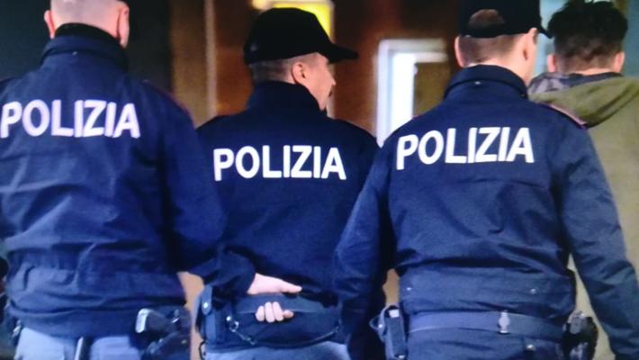 Brescia, chiede soldi per non pubblicare foto hot di una 14enne: arrestato