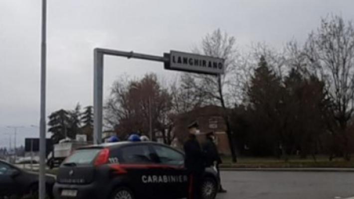 Chiusi nella saletta del bar per bere e mangiare: multati in 5 più il titolare