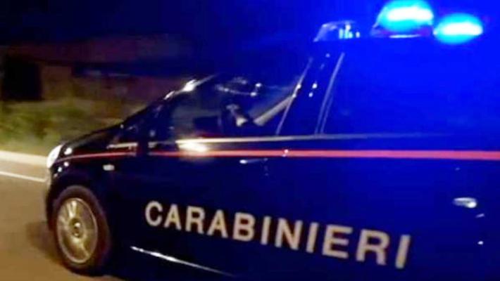 Ubriaco picchia la moglie, allontanato dall'abitazione