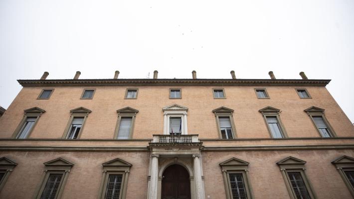Tredici fra furti, truffe e rapine in sei mesi: arrestato un 34enne di Crotone