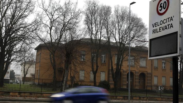 Residenti esasperati: «Fermate quei bolidi»
