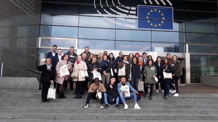 l ragazzi del liceo Bertolucci a Bruxelles per parlare di cambiamenti climatici