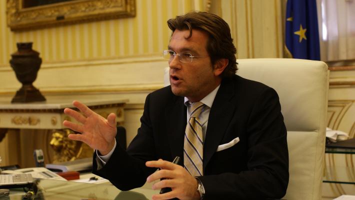 Vignali: "Abbiamo cambiato Parma". Il Pd "No al revisionismo". Lavagetto: "Due progetti diversi". FdI: "Guardiamo al futuro"