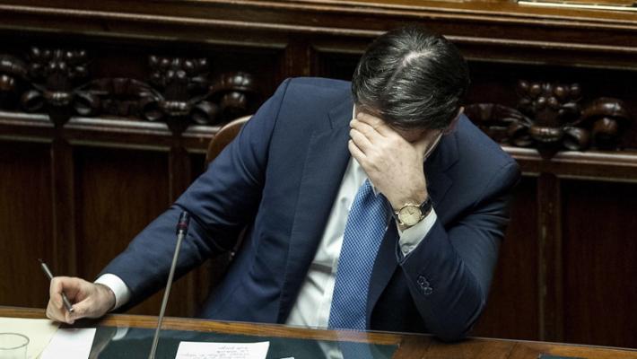 Conte riunisce i ministri e poi si dimette