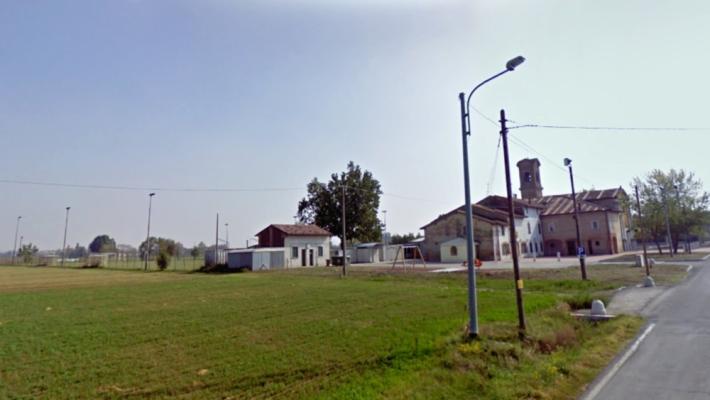 Malore in campo: 57enne salvato dai compagni con il defibrillatore