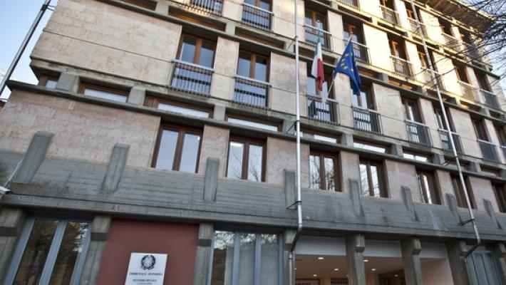 Cerca di scagionare il compagno violento accusando i carabinieri: condannata