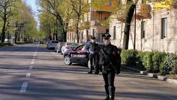 Furto su un'auto: scoperti gli autori