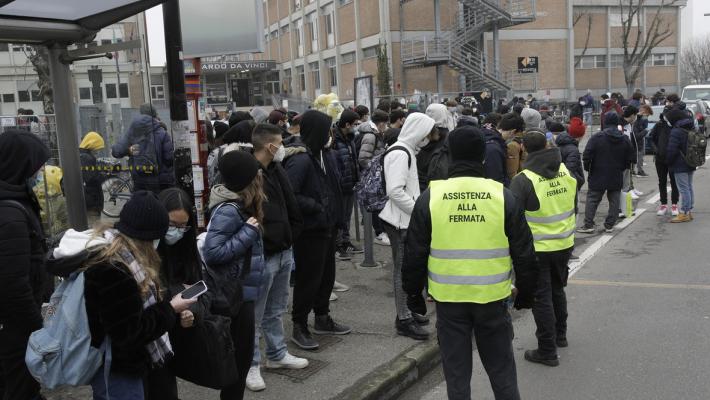 Ridurre la ressa sui bus: alle fermate spuntano gli steward