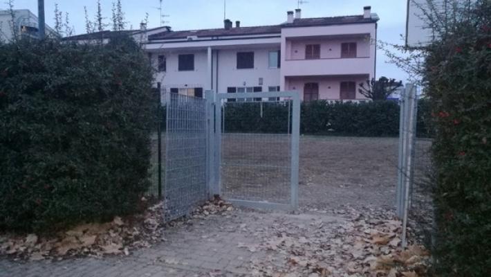 Cittadini infuriati contro i padroni dei cani indisciplinati