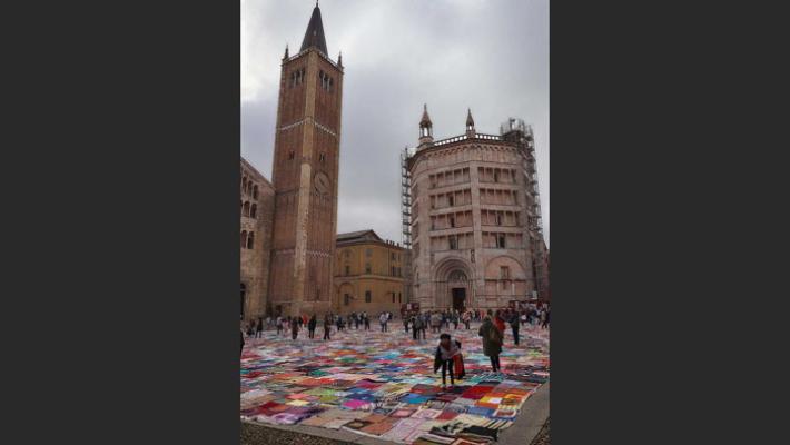 "Una coperta grande quanto una piazza": la foto di Pino