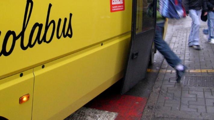 Scuolabus, nuovi disagi. Il Comune: «Sostituiamo la ditta che ha in appalto i trasporti»