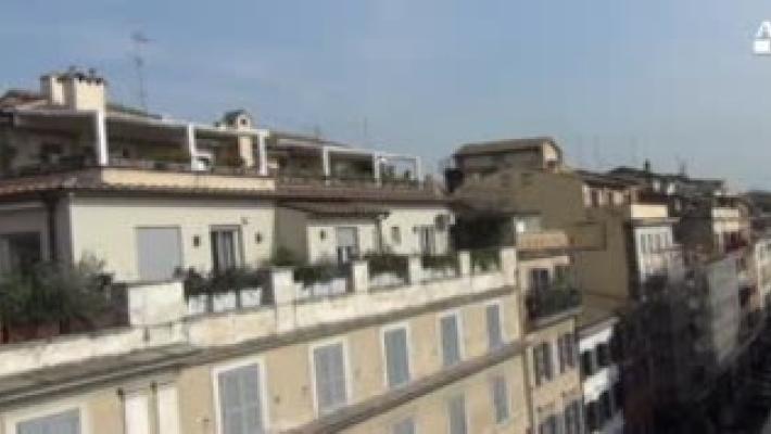 Soldi e auto per ottenere case popolari. Ai domiciliari dipendenti di Comune e Ater