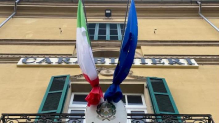 Bandiere listate a lutto al Palazzo Ducale