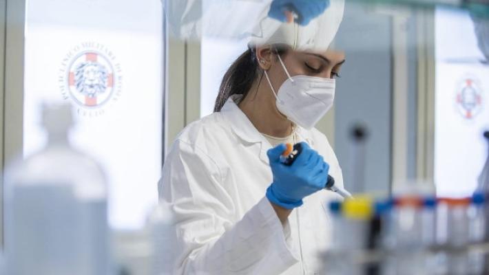 A Roma confermato un caso di variante brasiliana: chiusa una scuola