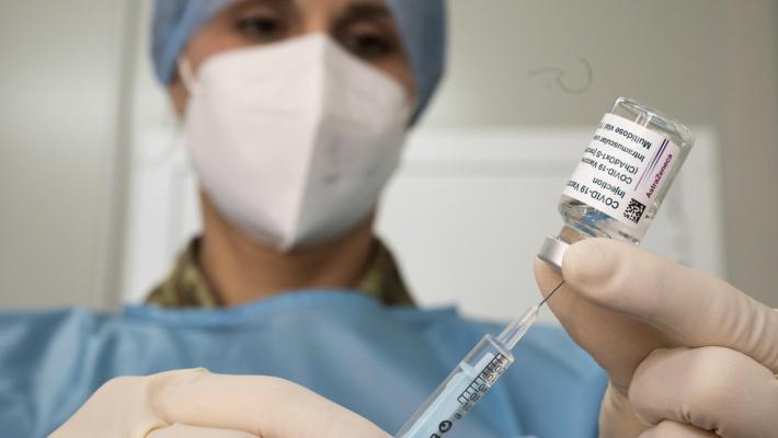 Vaccinazione del personale scolastico, falsa partenza per le prenotazioni