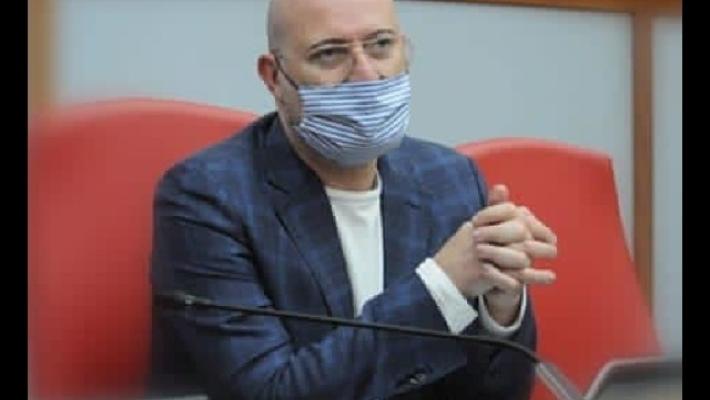 Bonaccini: "Siamo all'inizio della terza ondata. Il virus viaggia soprattutto tra giovani e giovanissimi"