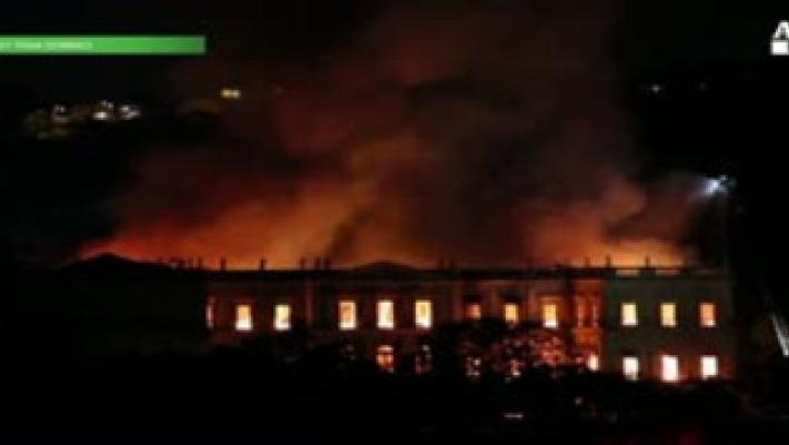 Incendio devasta museo nazionale Brasile