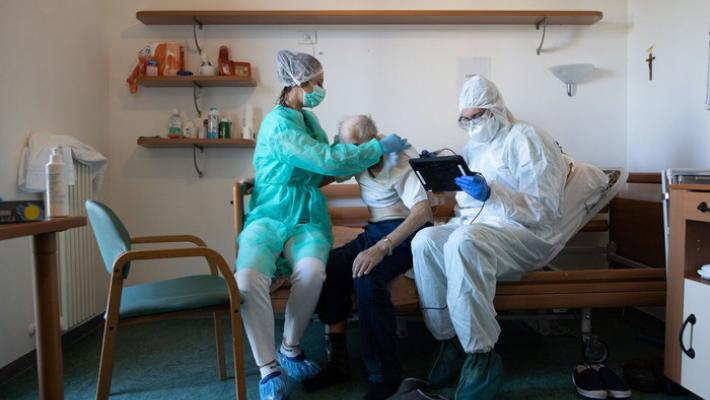 Cesena: operatrice non si vaccina, 6 anziani positivi