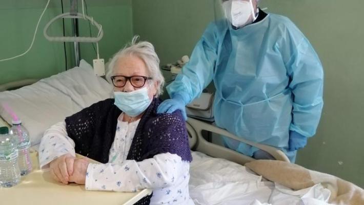 Silvana, 86 anni, dà scacco matto al Covid