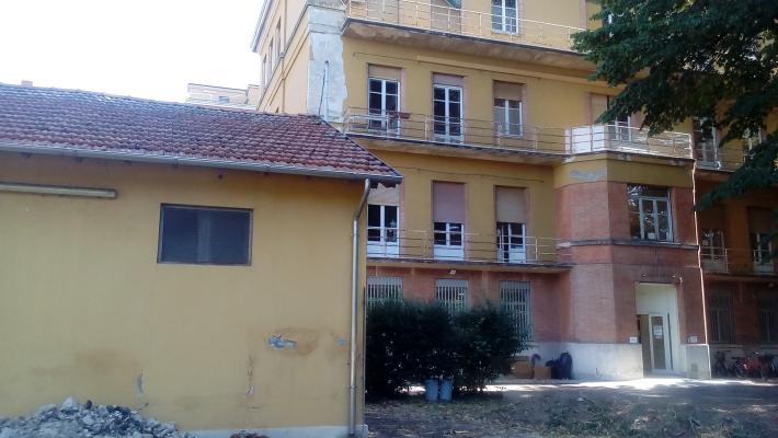 "Questa &egrave; una scuola?"