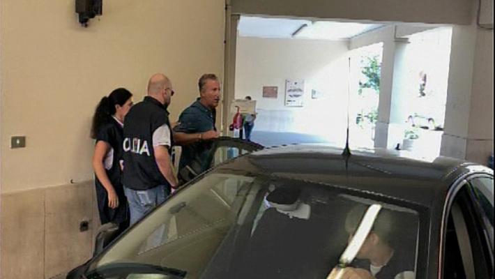 &laquo;Io, tenuta al guinzaglio e appesa a un gancio&raquo;. E la procura deposita nuovi atti