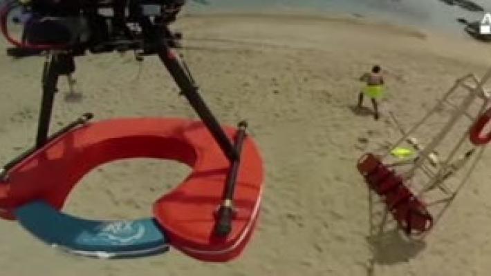 Arriva il drone bagnino che lancia il salvagente Video