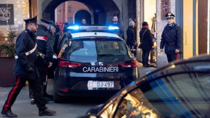 Furti e pedinamenti ai danni delle commesse di via Mistrali