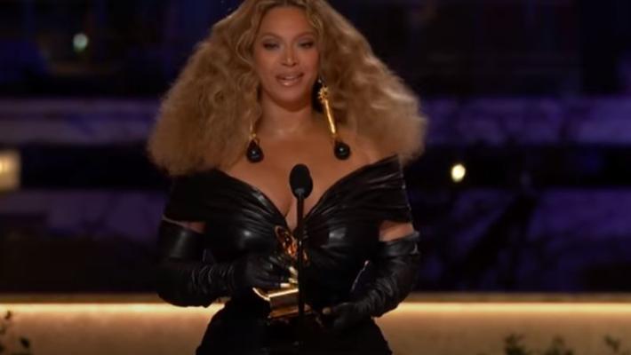 Beyoncé domina i Grammy, Billie Eilish disco dell'anno