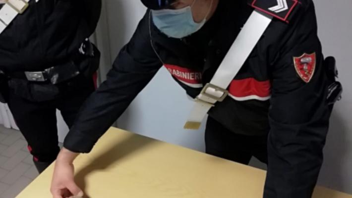 Fermati con 600 grammi di hashish (valore 10.000 euro): arrestati un ragazzo e una ragazza