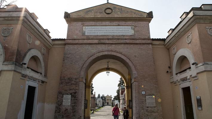 «Commemorazione dei defunti», misure straordinarie fino a mercoledì 2 novembre per agevolare la fruizione dei cimiteri 