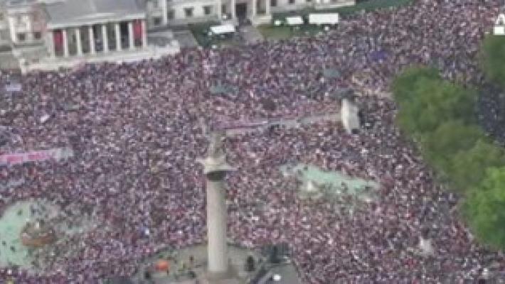 Londra protesta, 100mila in piazza contro Trump