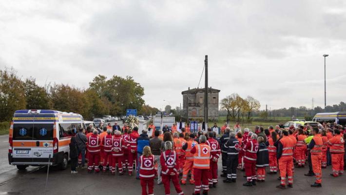 Amici e colleghi (e istituzioni) ricordano Angela sul luogo del tragico schianto