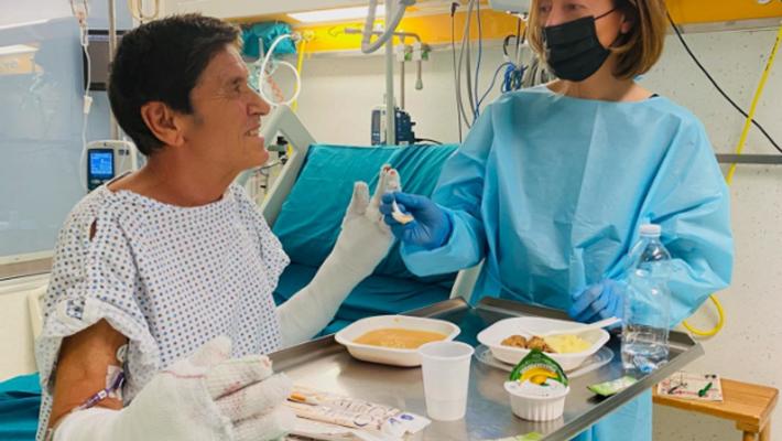 Morandi, foto in ospedale con la moglie: (qualche) polemica social