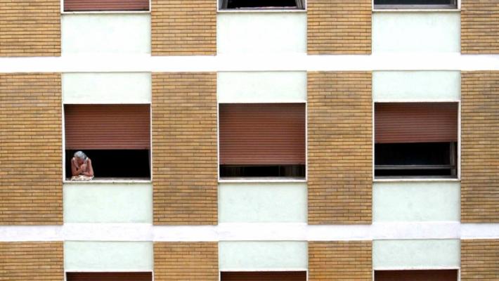 Bollette non pagate, palazzo al freddo