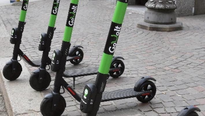 Cade con il monopattino elettrico, &egrave; grave al Maggiore