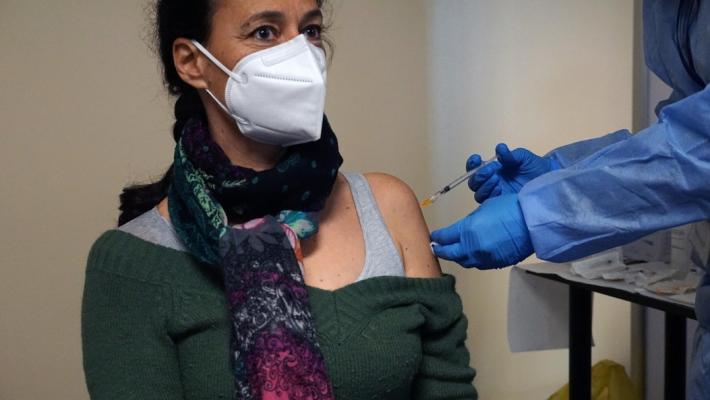 Professioni sanitarie, ti vaccini o cambi mansione: quasi tutti d'accordo