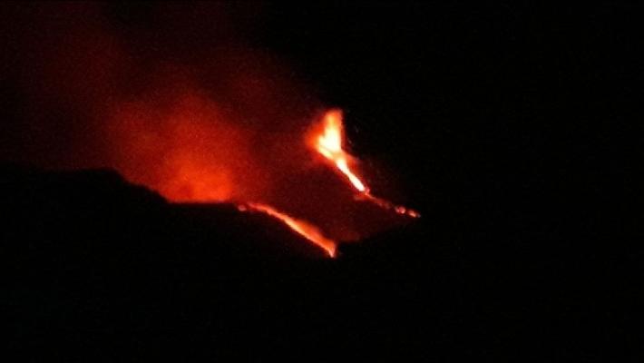 Etna: fontana di lava e cenere, 17esima eruzione  da Sud-Est