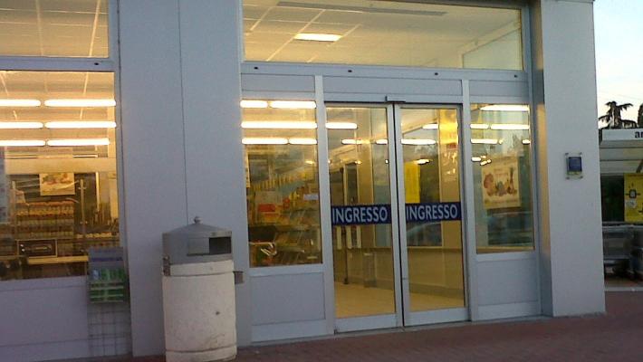 Patteggia la coppia di rapinatori maldestri