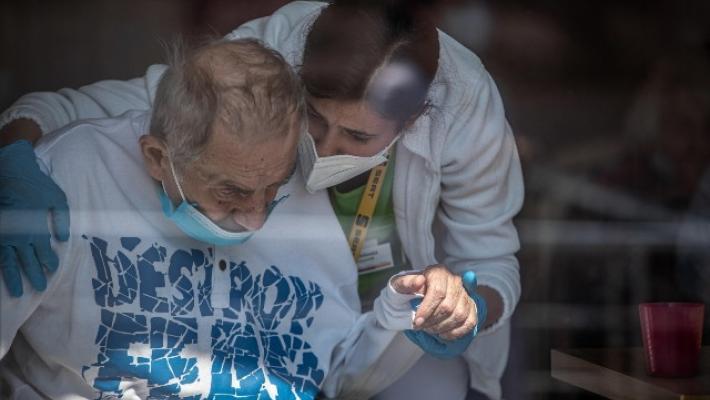 Dalla Regione Emilia-Romagna un aiuto in più, a portata di click, ai caregiver familiari