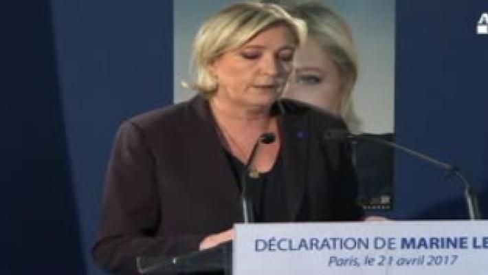 La Francia in lutto si prepara al voto