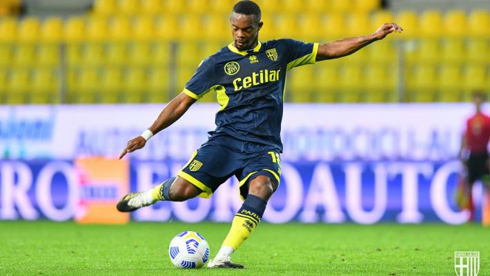 Intervento per Cyprien, stagione finita. Conti in forse per Cagliari